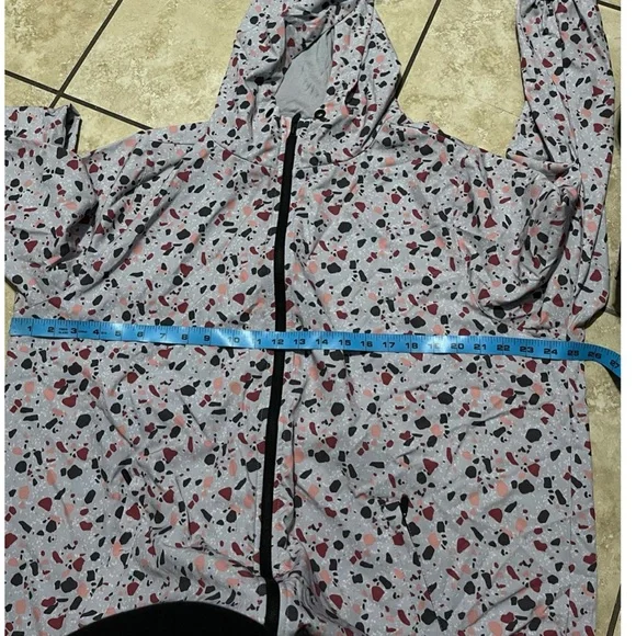 Happy Camper by Torrid Terrazo Print Active Jacket - Picture 4 of 7